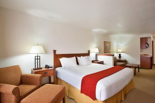 Holiday Inn Express Hotel & Suites Mattoon image 14