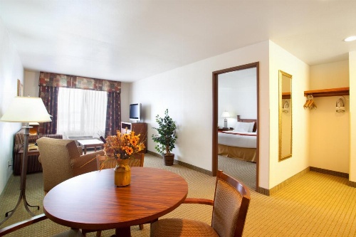 Holiday Inn Express Hotel & Suites Mattoon image 16