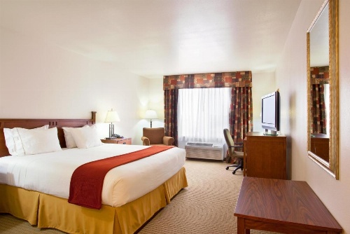 Holiday Inn Express Hotel & Suites Mattoon image 17