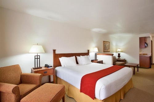 Holiday Inn Express Hotel & Suites Mattoon image 34