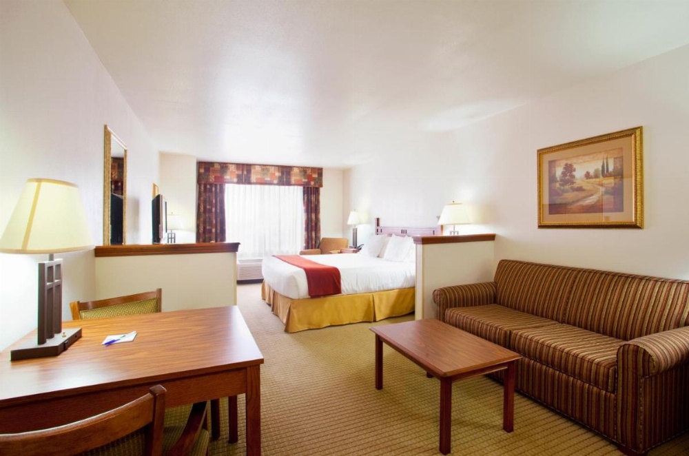 Holiday Inn Express Hotel & Suites Mattoon Image 37