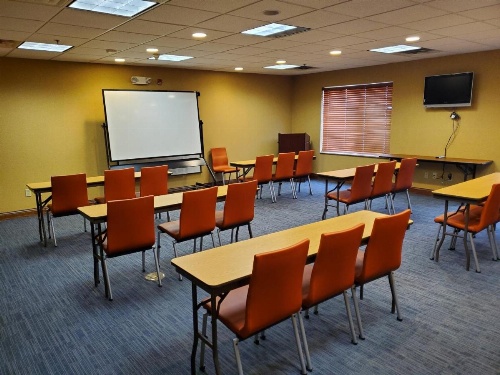 Holiday Inn Express Hotel & Suites Mattoon image 5